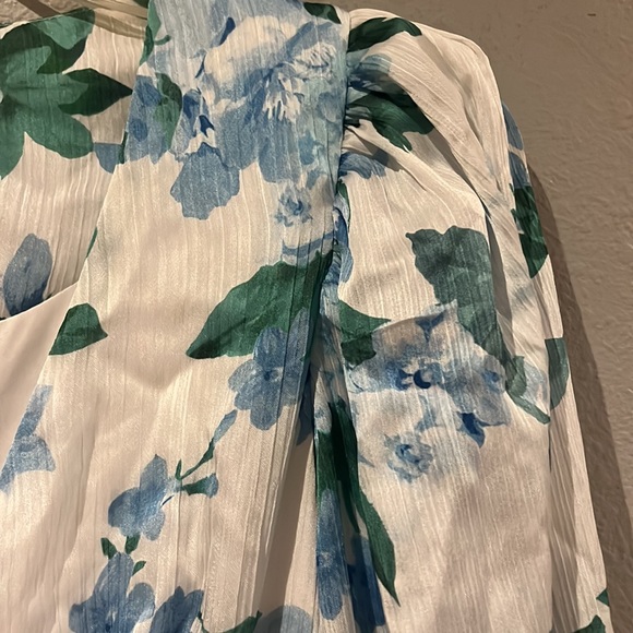 Line & Dot
Lisette Floral Long-Sleeve Maxi Dress - Picture 17 of 17